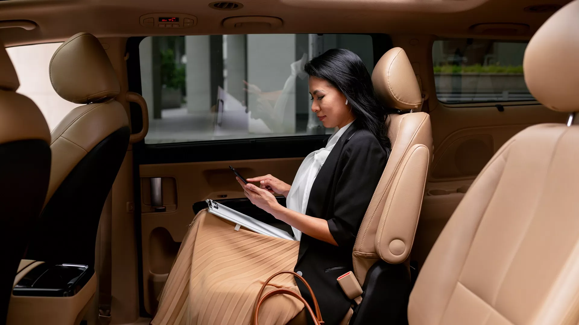 Luxury tours and transfers with premium vehicles